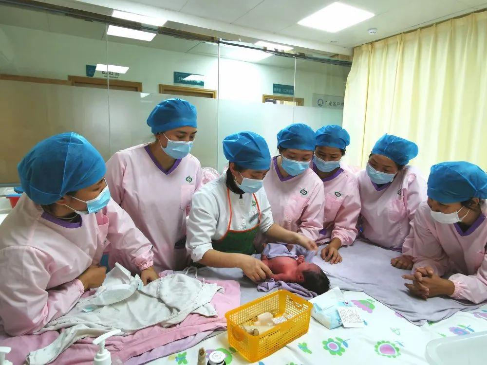 贡嘎县妇婴监护型护送